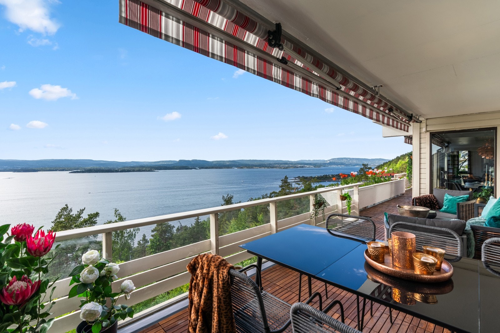 Solnedgangene på vestsiden av Nesodden er helt spektakulære og noe man virkelig vil sette pris på ved boligen. Galleribilde