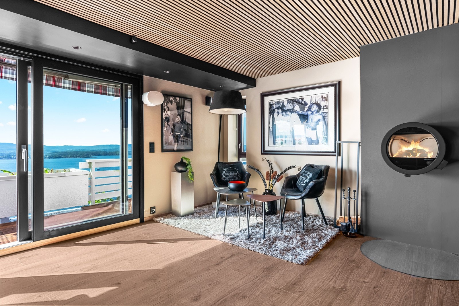 Rommet er naturlig delt inn i flere hyggelige soner . Galleribilde