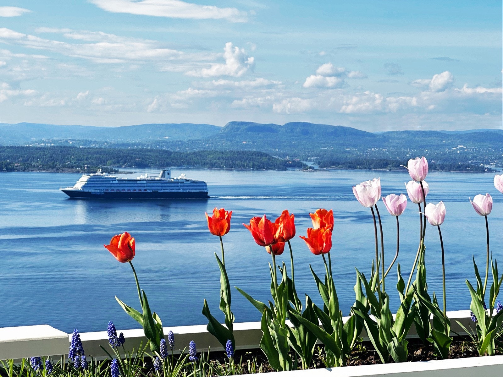 Boligen har en fantasisk balkong på hele 39 kvm med panoramautsikt over Oslofjorden. Galleribilde