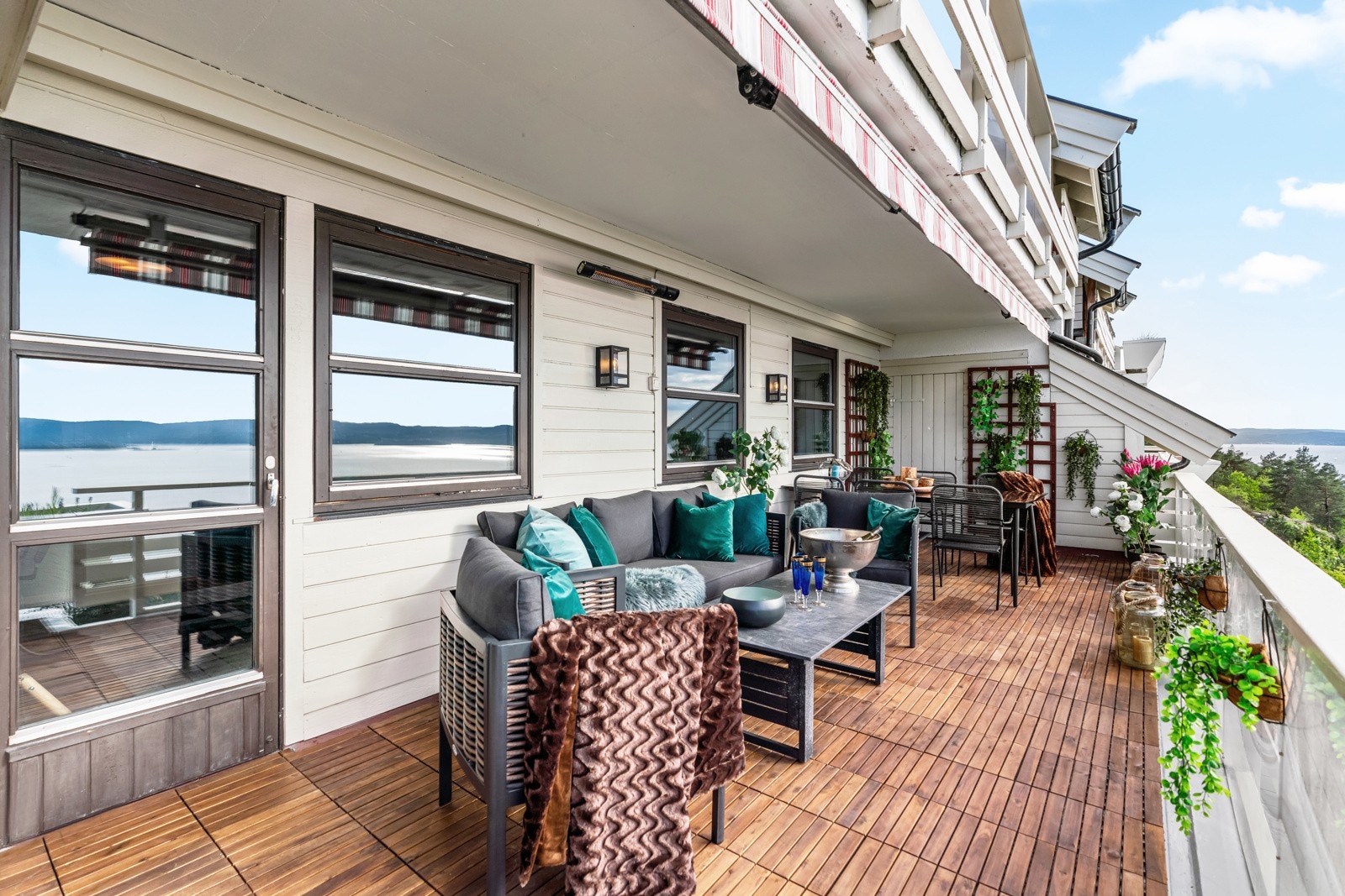 Balkongen har også en ekstern bod med plass til oppbevaring. Galleribilde