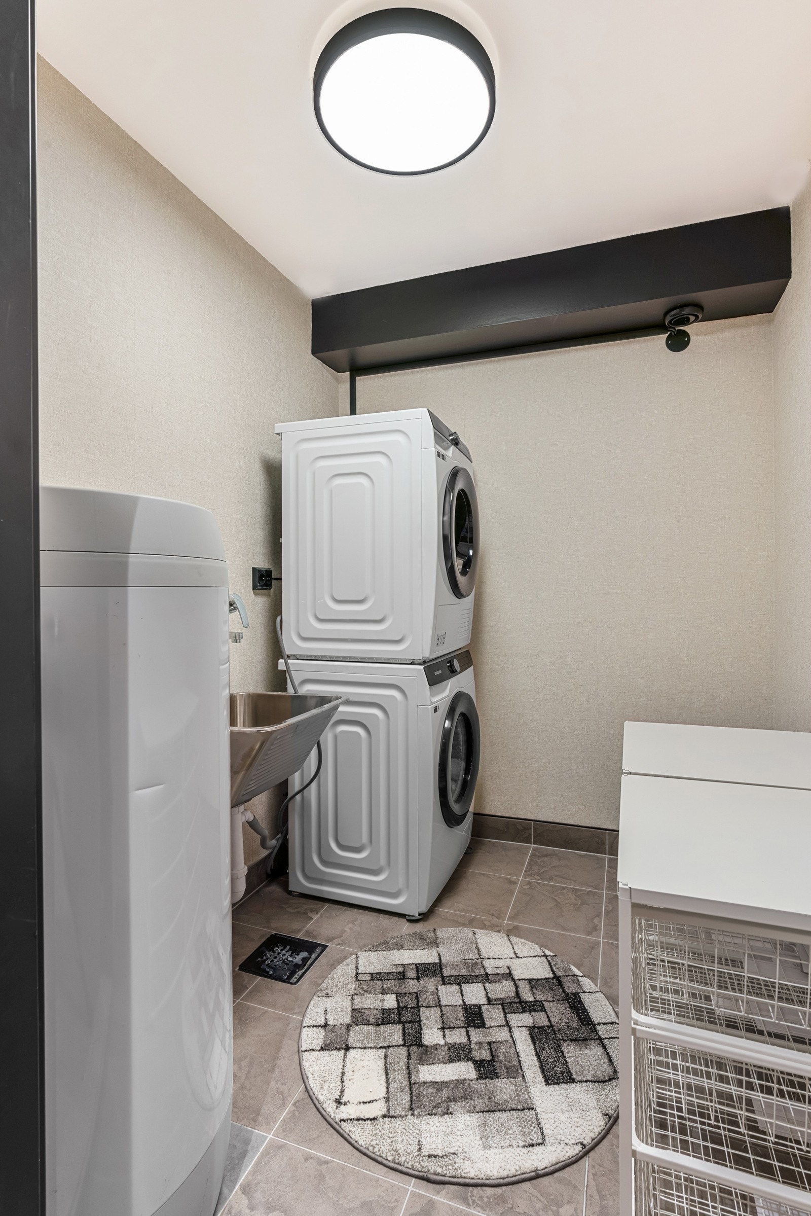 Eget vaskerom er luksus i hverdagen og gir god plass til klesvask med opplegg til vaskemaskin. Galleribilde