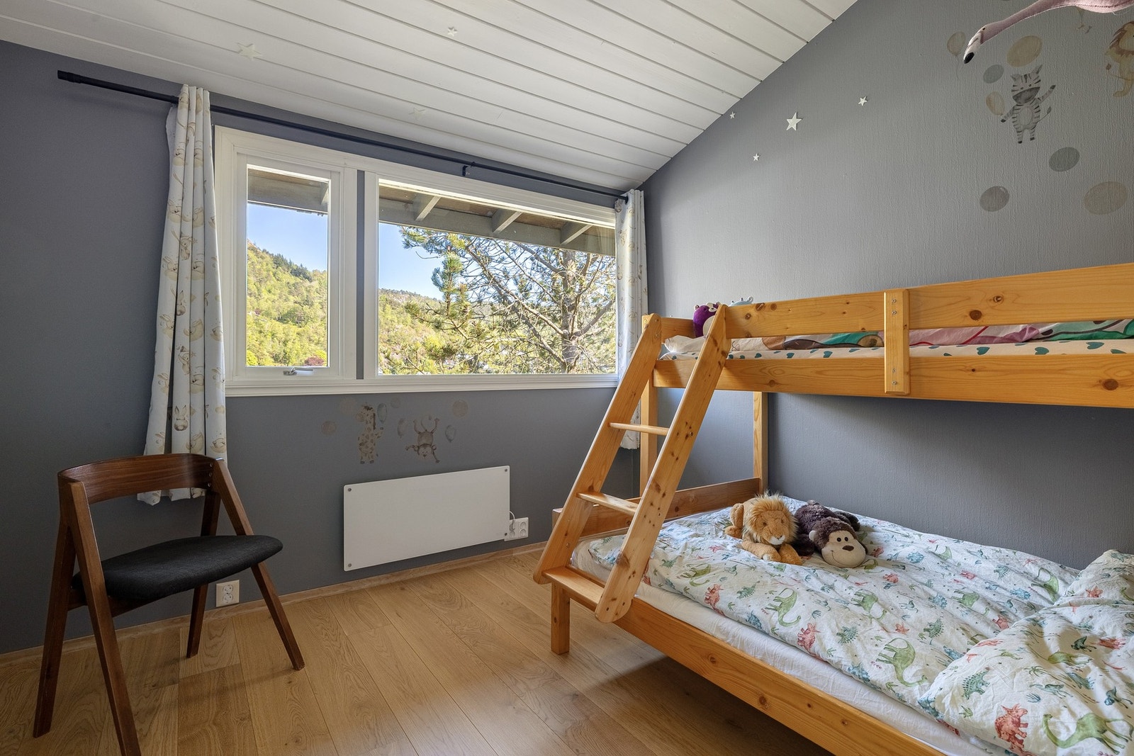 De to øvrige soverommene egner seg ypperlig som barnerom, gjesterom eller kontor - alt etter dine behov. Galleribilde