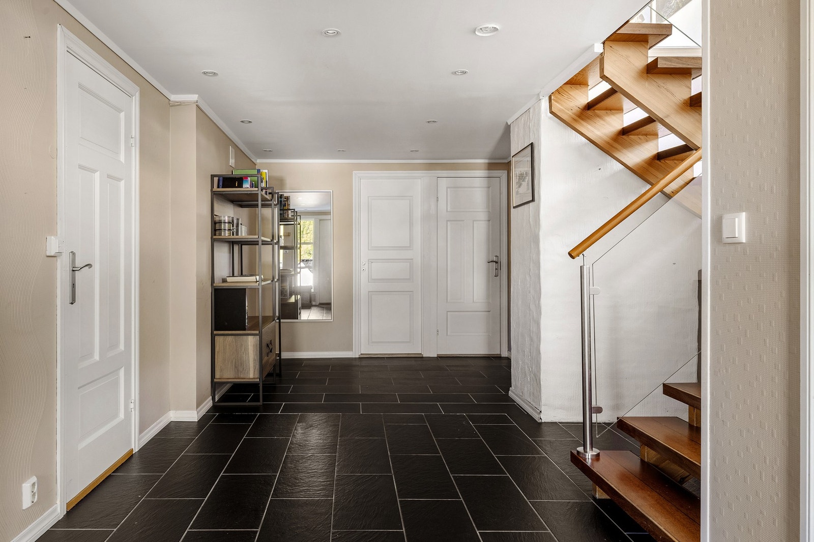 Vi beveger oss opp og starter i stuen. Galleribilde