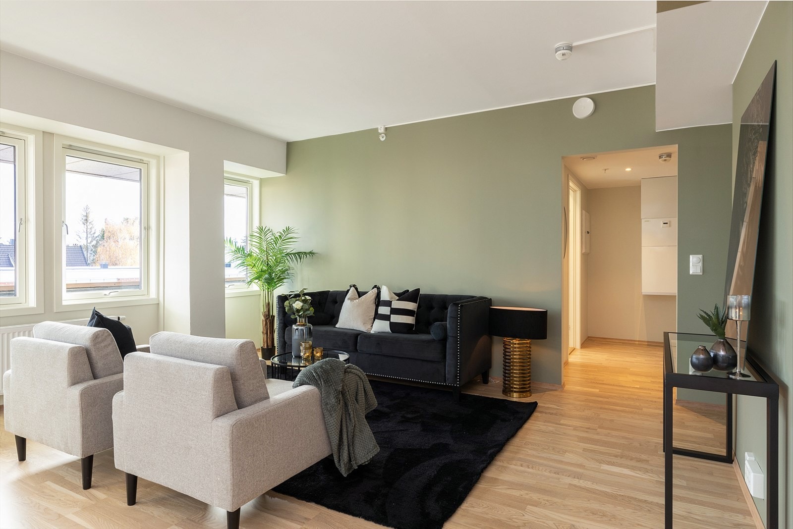 En stor, lys og pen 3-roms leilighet med moderne standard og solrik balkong. Galleribilde