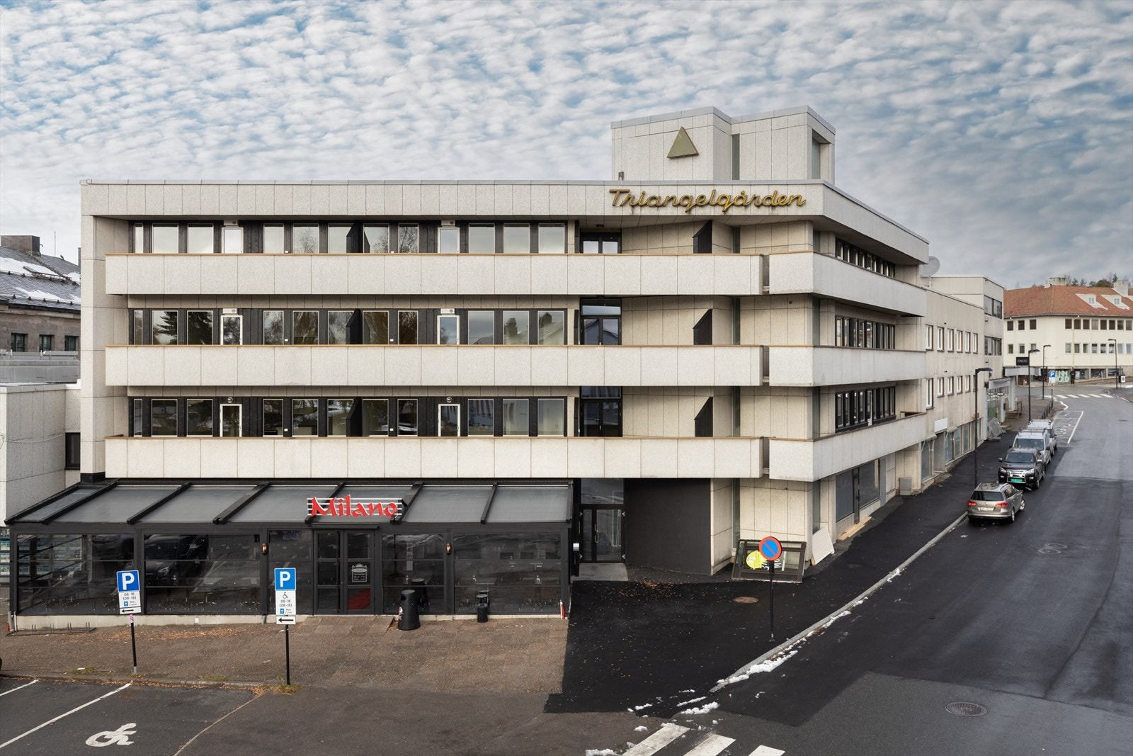 Leiligheten har en utmerket beliggenhet midt i Elverum sentrum med gangavstand til alt du måtte trenge i hverdagen. Utenfor leiligheten finner du alle byfasiliteter og ikke minst Elverums flotte gang- og sykkelsti langs Glomma. Galleribilde