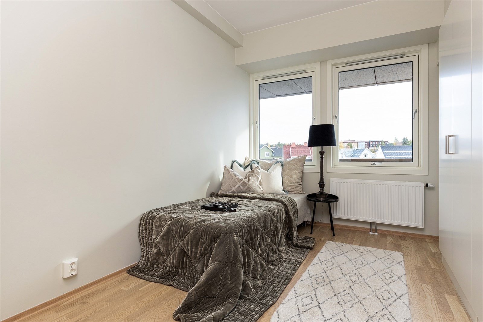 Soverom 2 er et lyst og fint rom som passer perfekt som barnerom, gjesterom eller kontor. Galleribilde