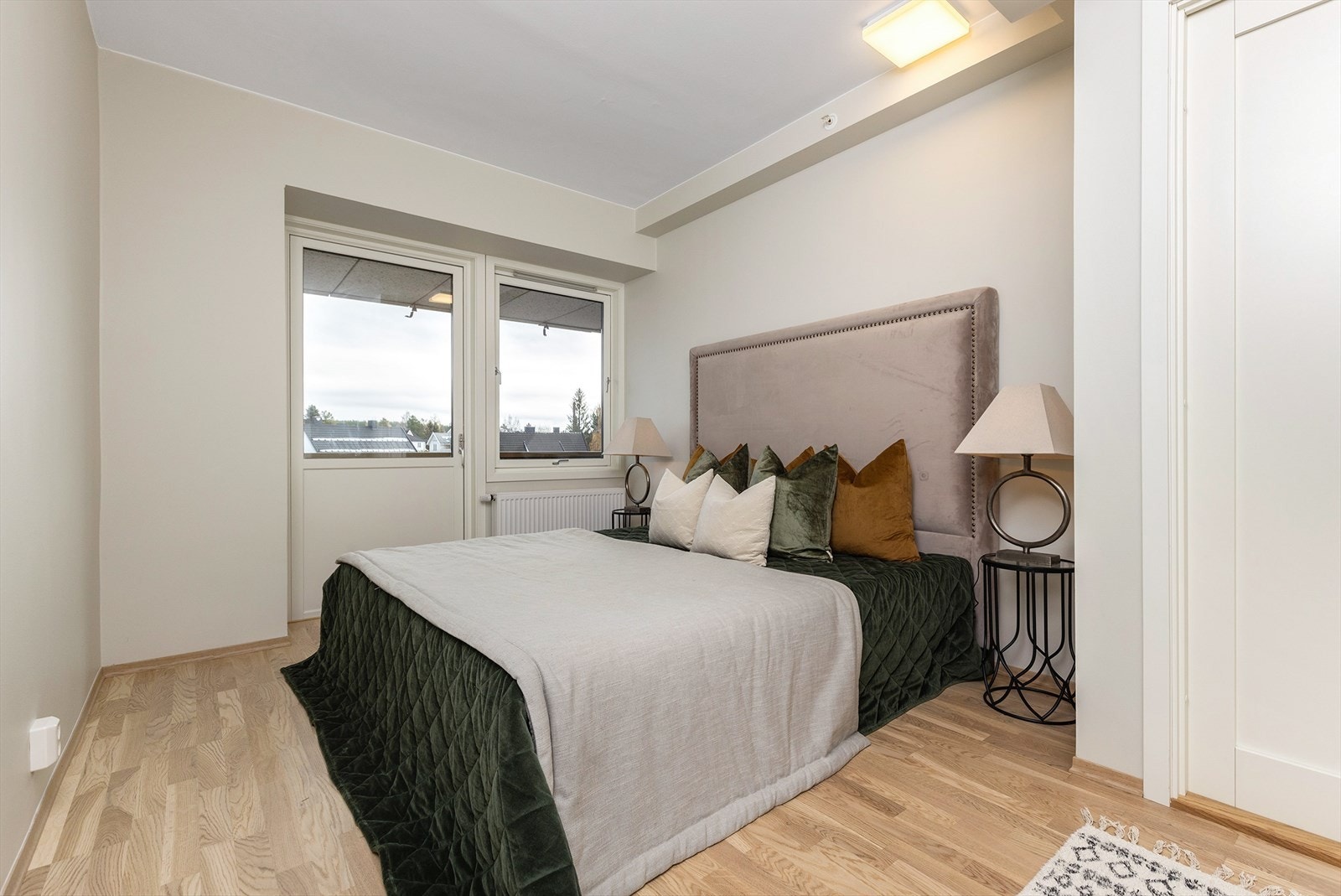 Boligen har et lyst og innbydende hovedsoverom av god størrelse. Galleribilde