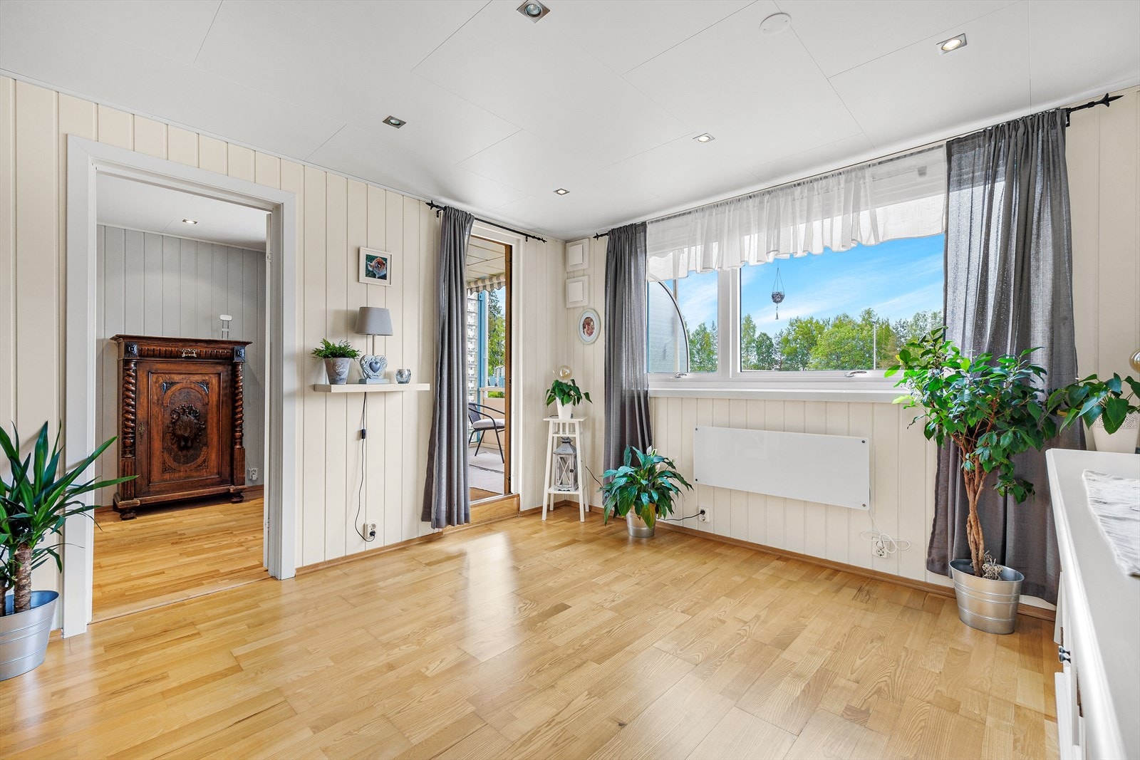 Fra stuen er det utgang til balkongen Galleribilde