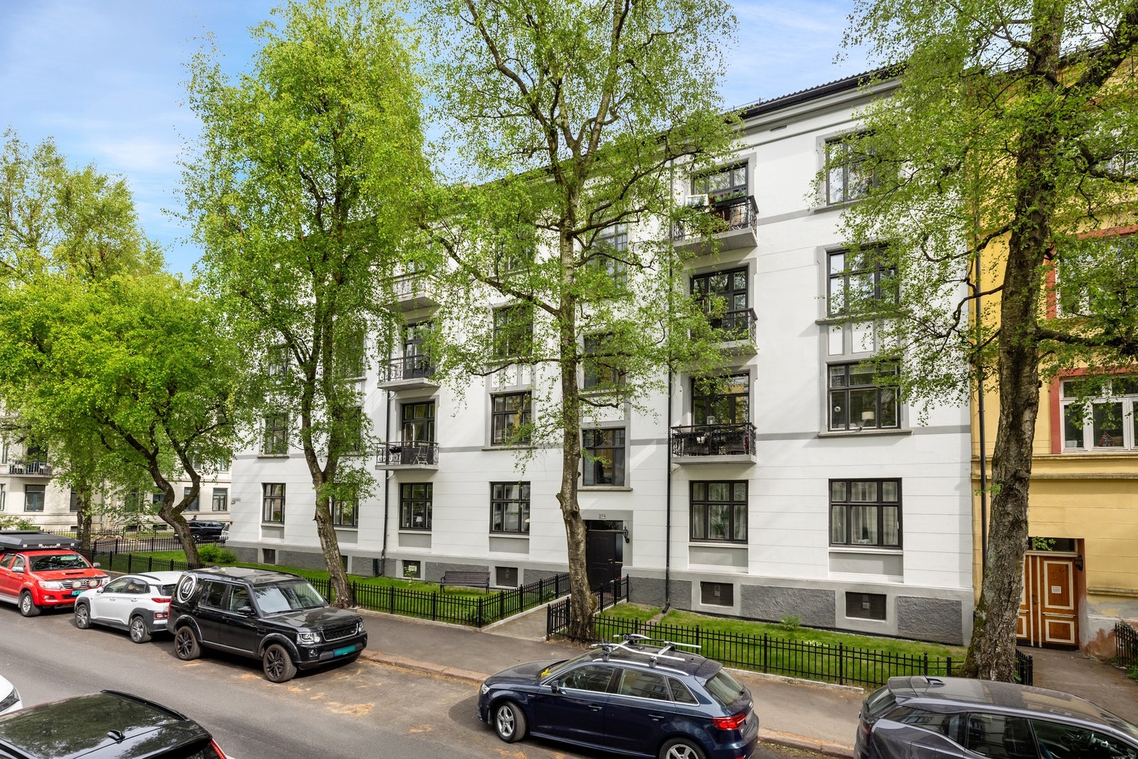 Det er beboerparkering i området etter kommunens bestemmelser Galleribilde