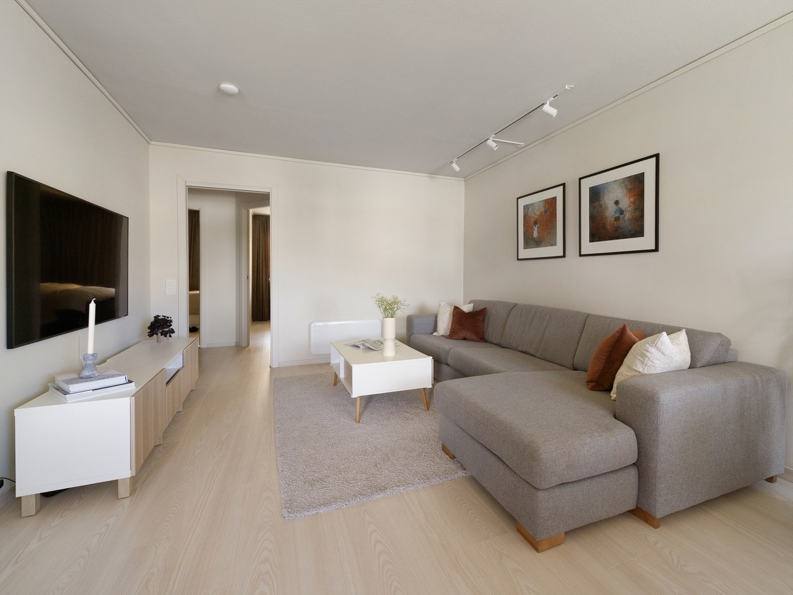 God plass til stor sofagruppe med plass til hele familien. Galleribilde