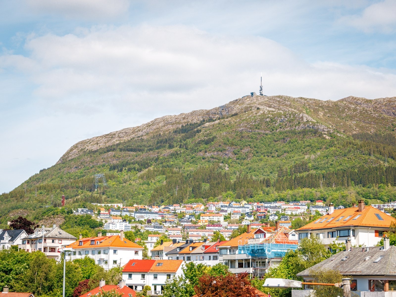 Her bor du i nærheten av populære turområder som Ulriken, Landåsfjellet, Løvstien og Tveitevannet, med flere parker og rekreasjonsmuligheter rundt hjørnet. Galleribilde