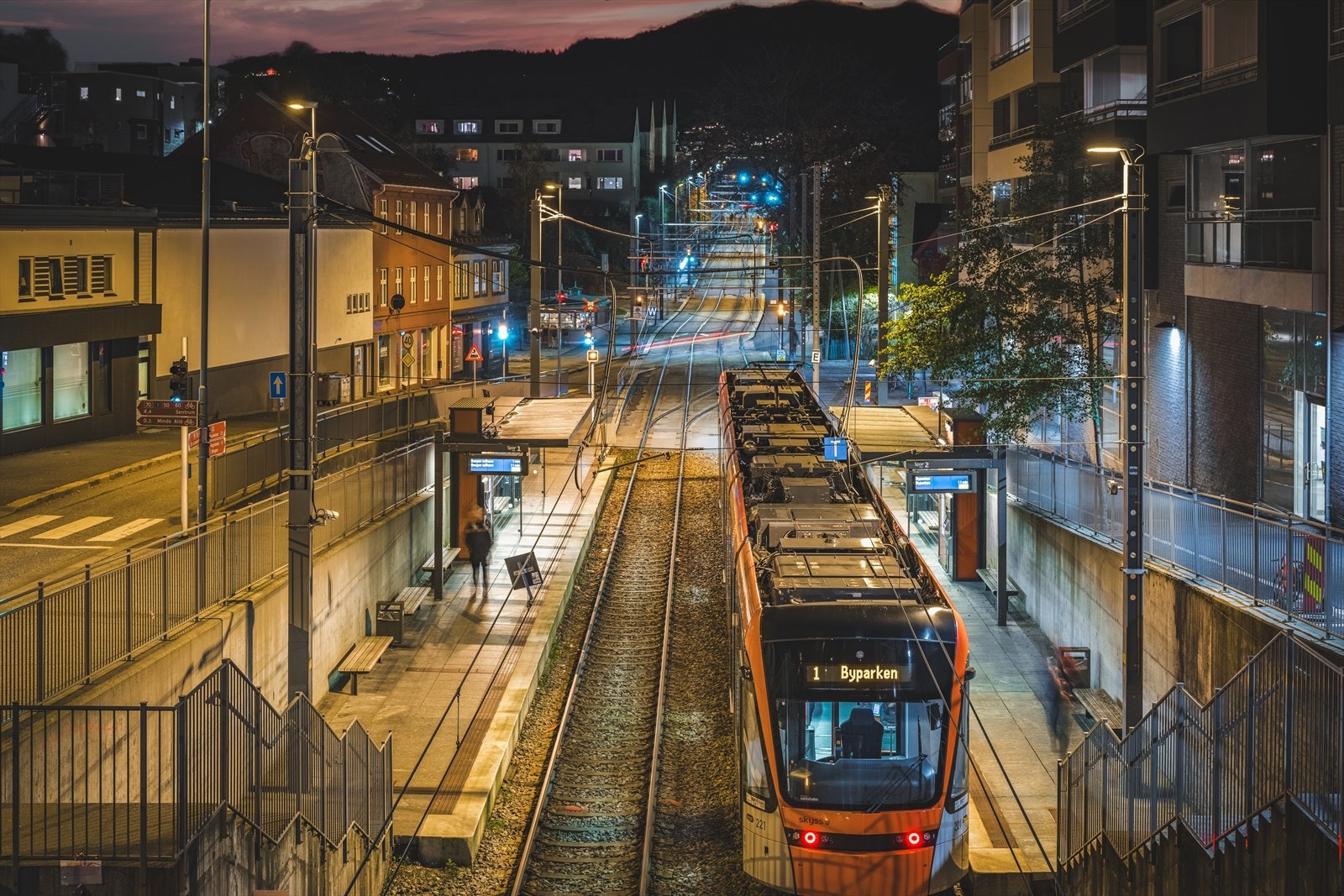 Bybanestoppet på Wergeland som enkelt frakter deg inn til sentrum på 15 minutter eller ut til Flesland på 30 minutter ligger kun en liten spasertur unna leiligheten. Galleribilde