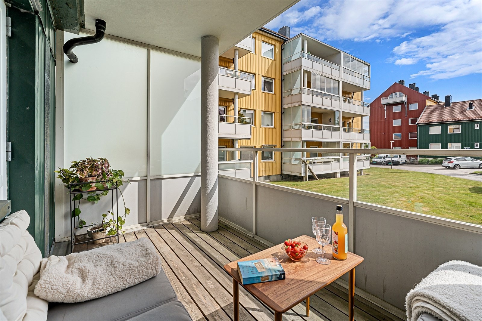 Flytter du hit vil du ha en svært sentral beliggenhet på Lund med gangavstand til UiA, gå- og turområder i Jegersberg, badeplass og stuetårn i Bertes, samt til alle servicetilbud i Kristiansand Sentrum. Du finner også nærmeste dagligvarebutikk i nabobygg. Galleribilde
