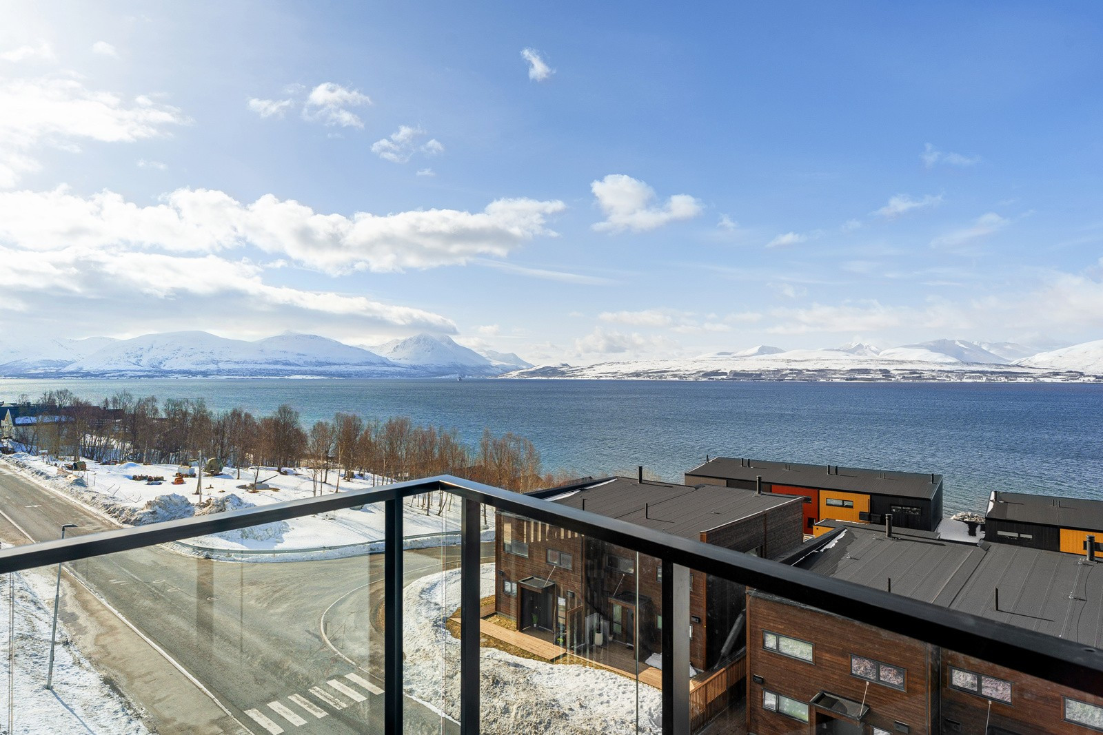 Området Fløylia har vist seg å være særdeles populært. Dette gjelder særlig boligene som byr på strålende sol- og utsiktsforhold, som denne.