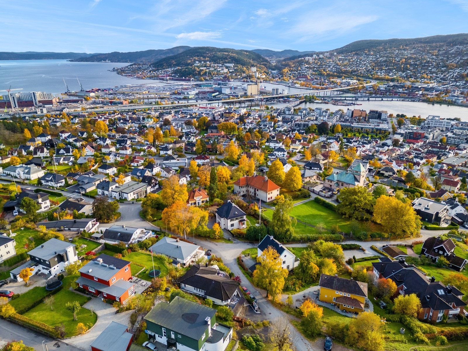 Fra nærområdet til Dalejordet. Gangavstand til sentrum, sykehuset og jernbanestasjoner. Galleribilde