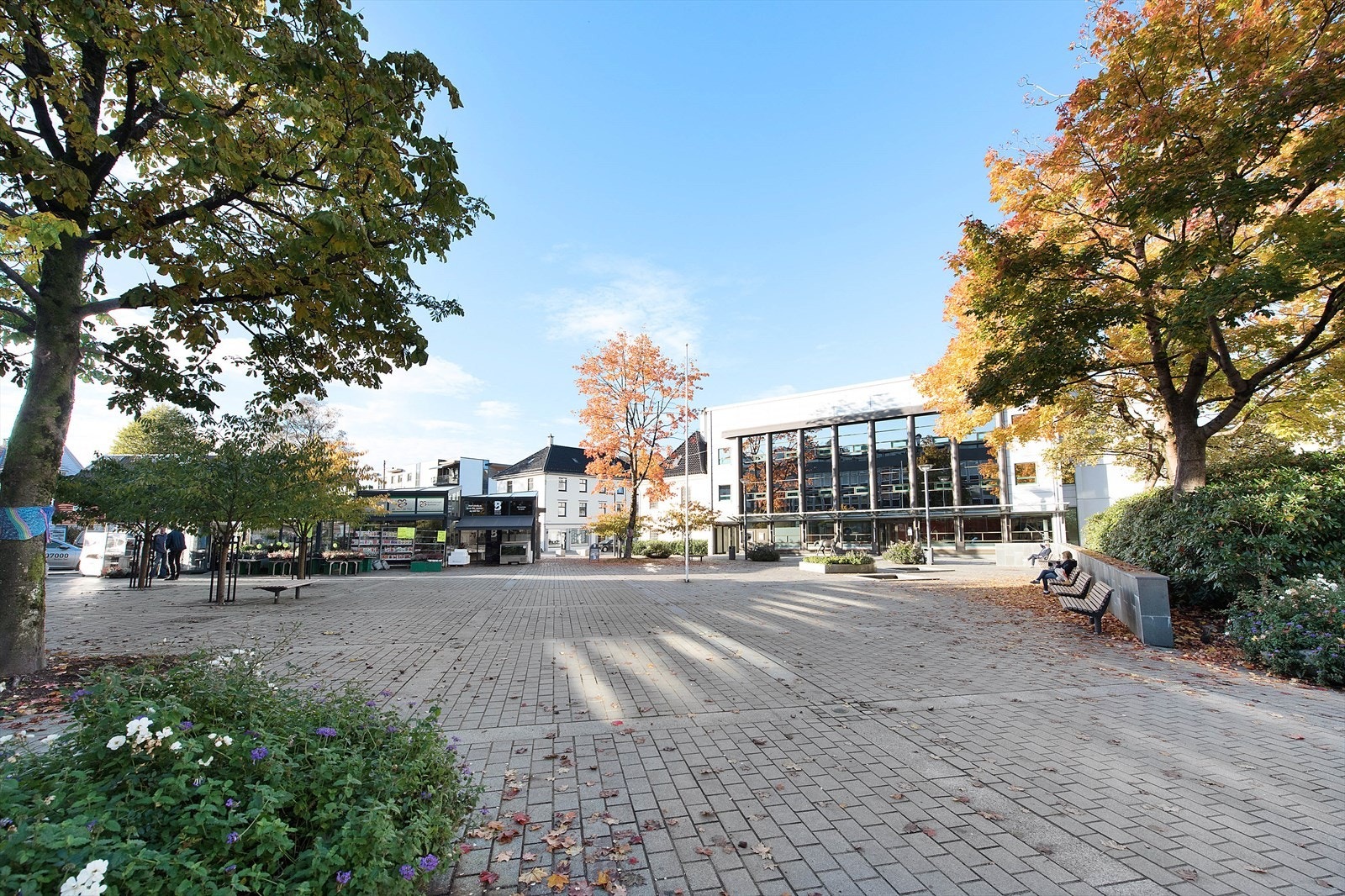 Kort avstand til Nesttun sentrum: med torg, bibliotek, kulturhus, kafeer mm Galleribilde