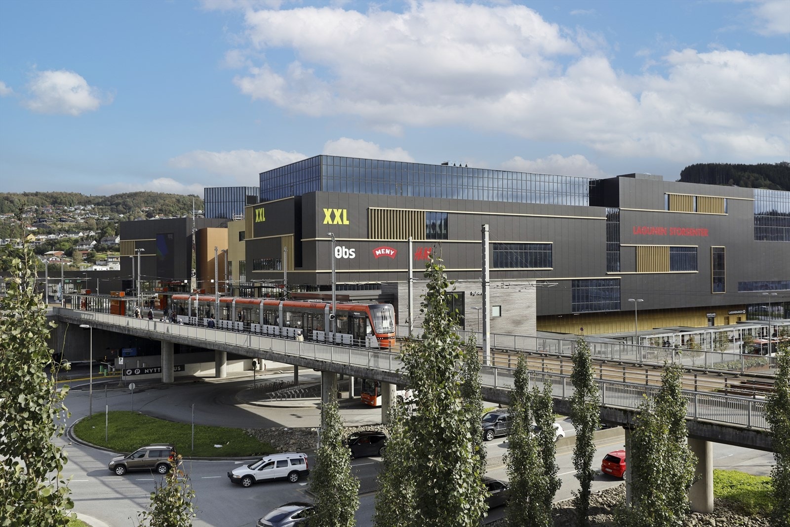 4 bybanestopp til Laguneparken fra Nesttun sentrum. Galleribilde