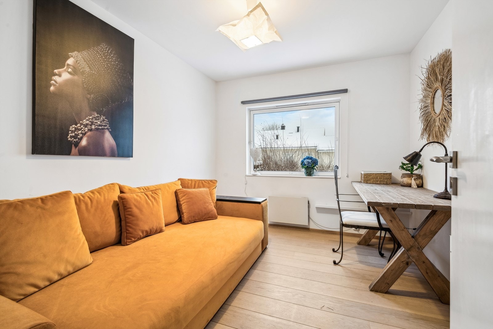 Boligen har totalt 3 soverom. Dette benyttes i dag som en ekstra stue og kontor Galleribilde