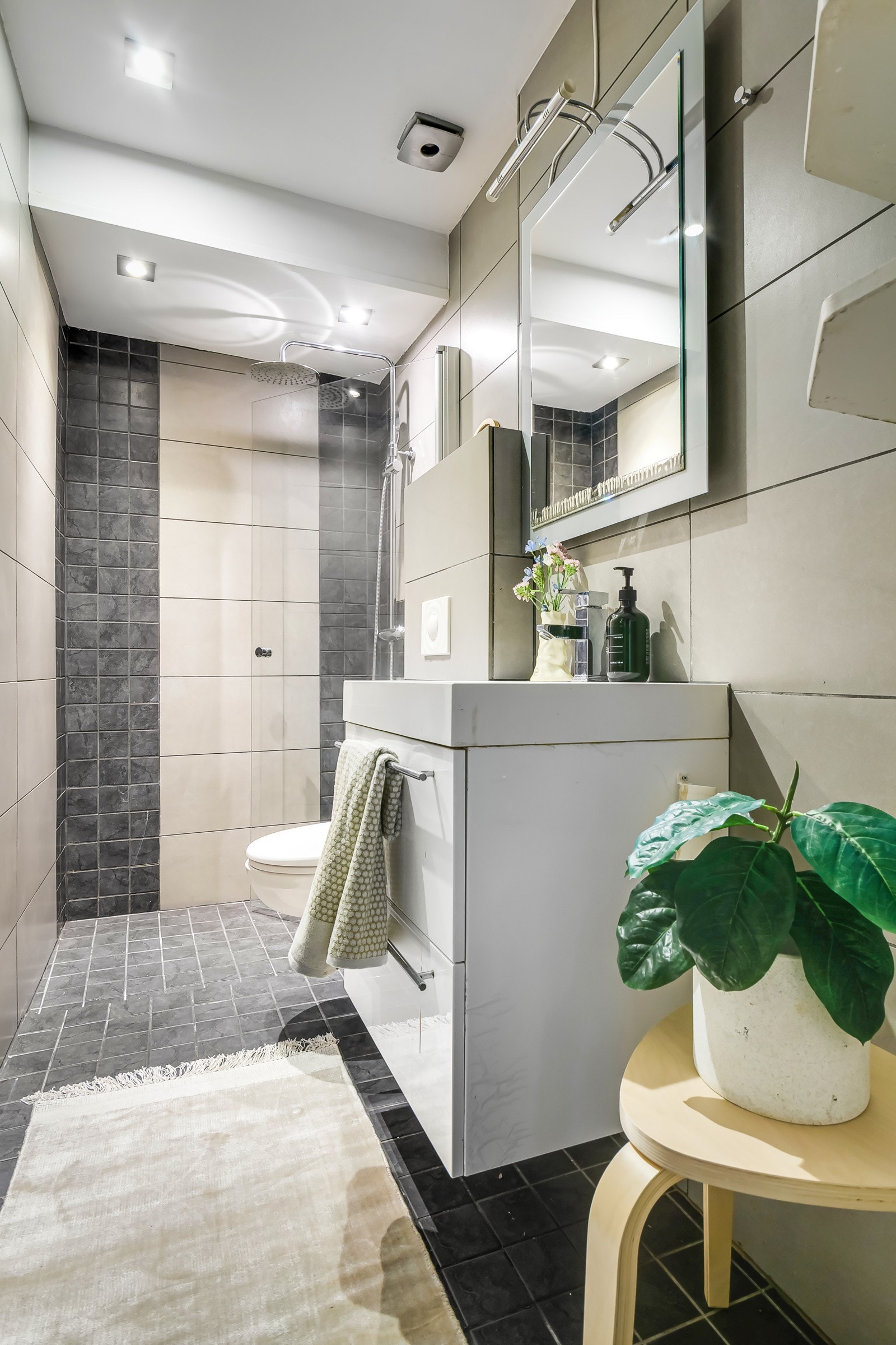 Det er plass og opplegg for vaskemaskin. Galleribilde