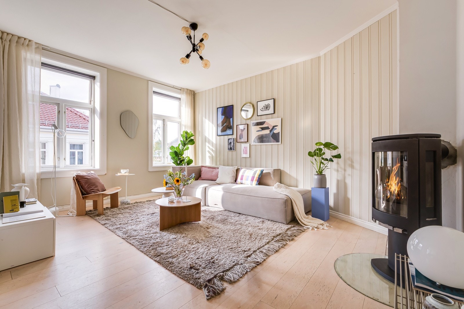 Romslig og lys stue! Galleribilde