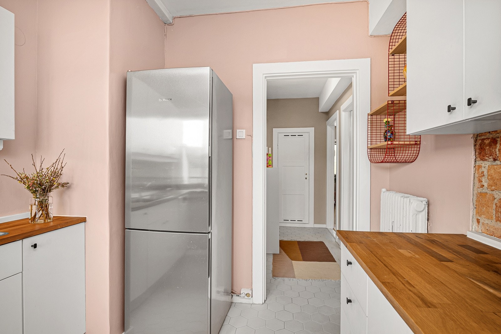 - Kjøkken mot mellomgang - Galleribilde