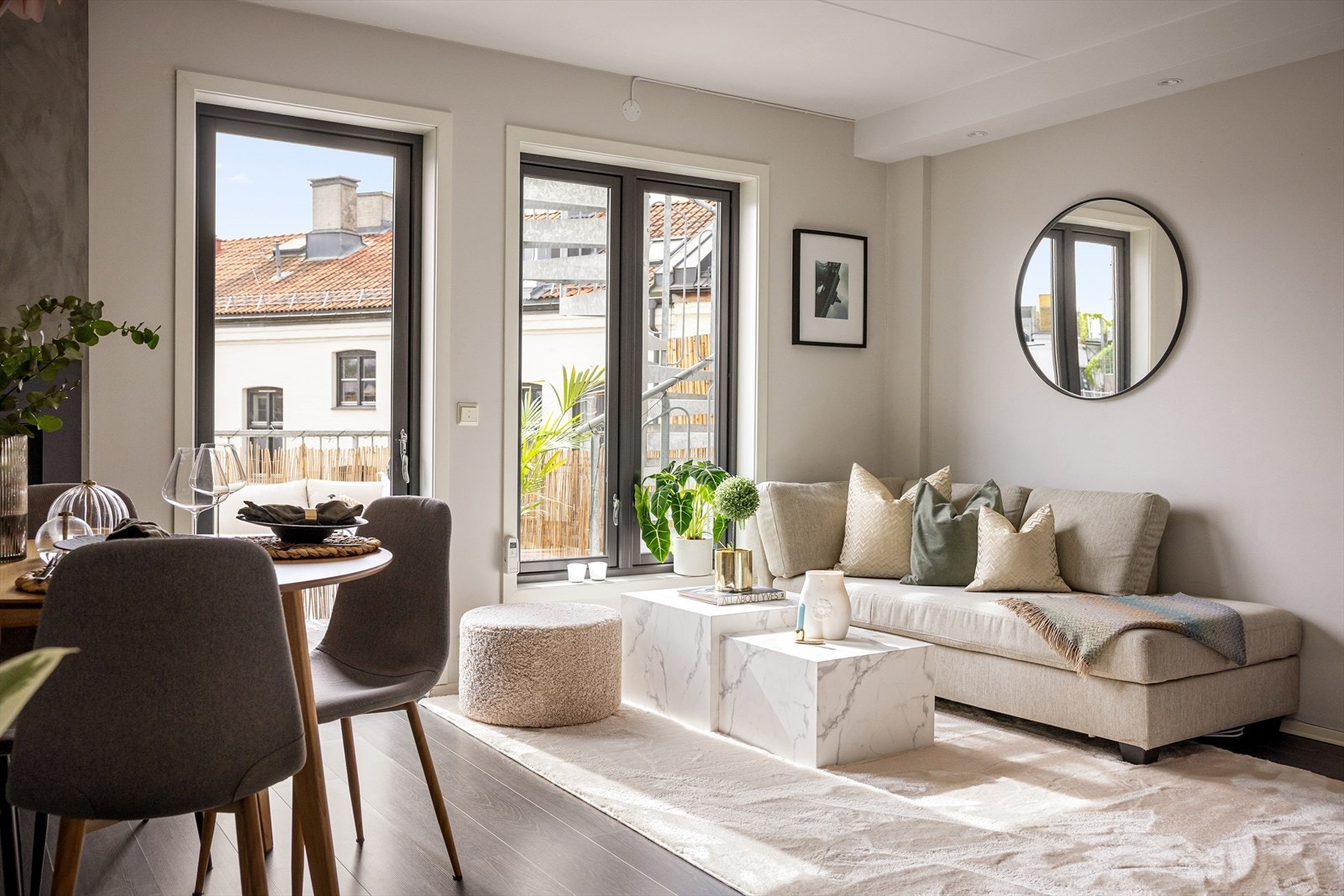 Leiligheten ligger i 5. etasje og inneholder entré, kjøkken, stue, bad og soverom. Galleribilde