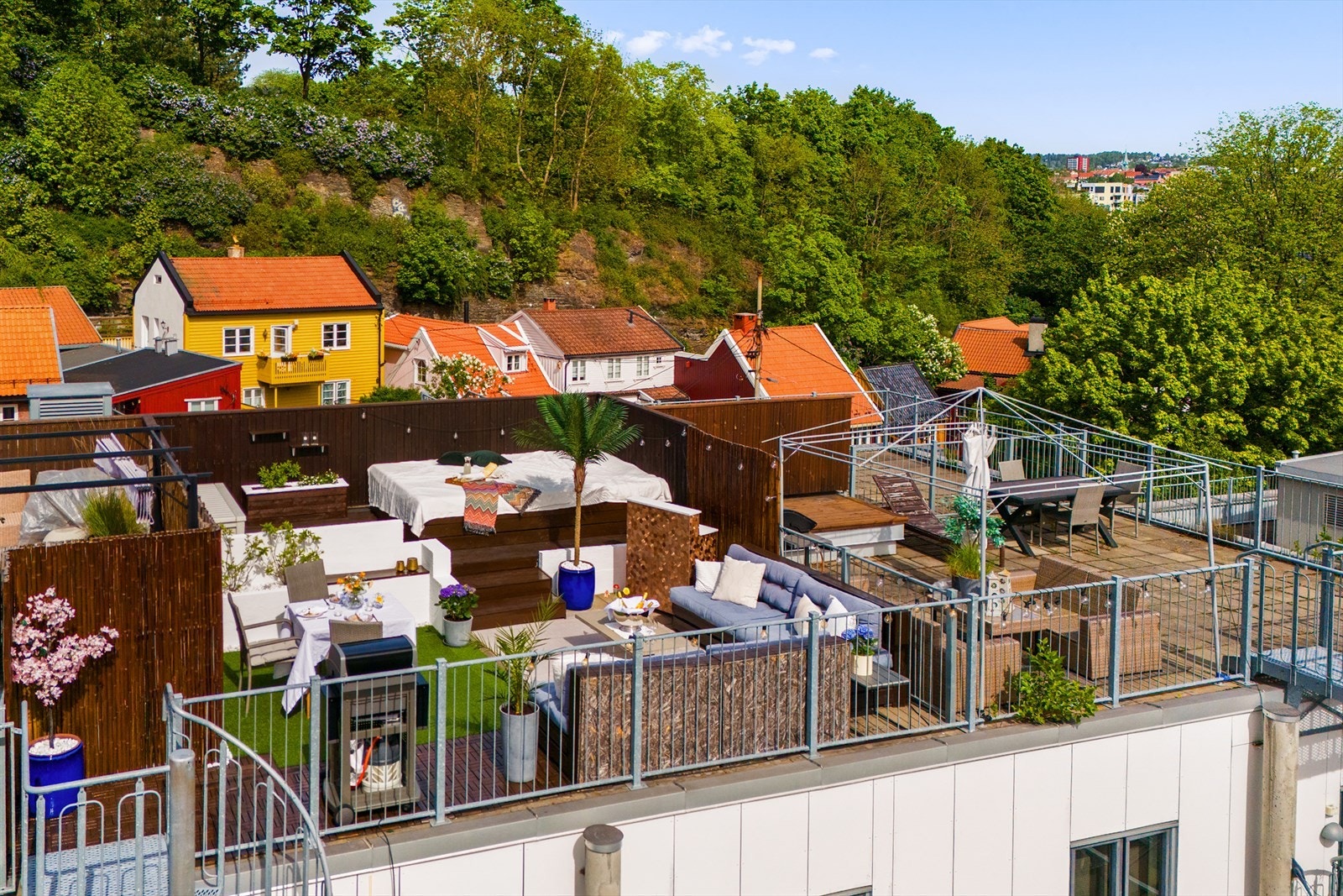 Lys, moderne og stilsikker 2-roms toppleilighet på sjarmerende Fredensborg. Galleribilde