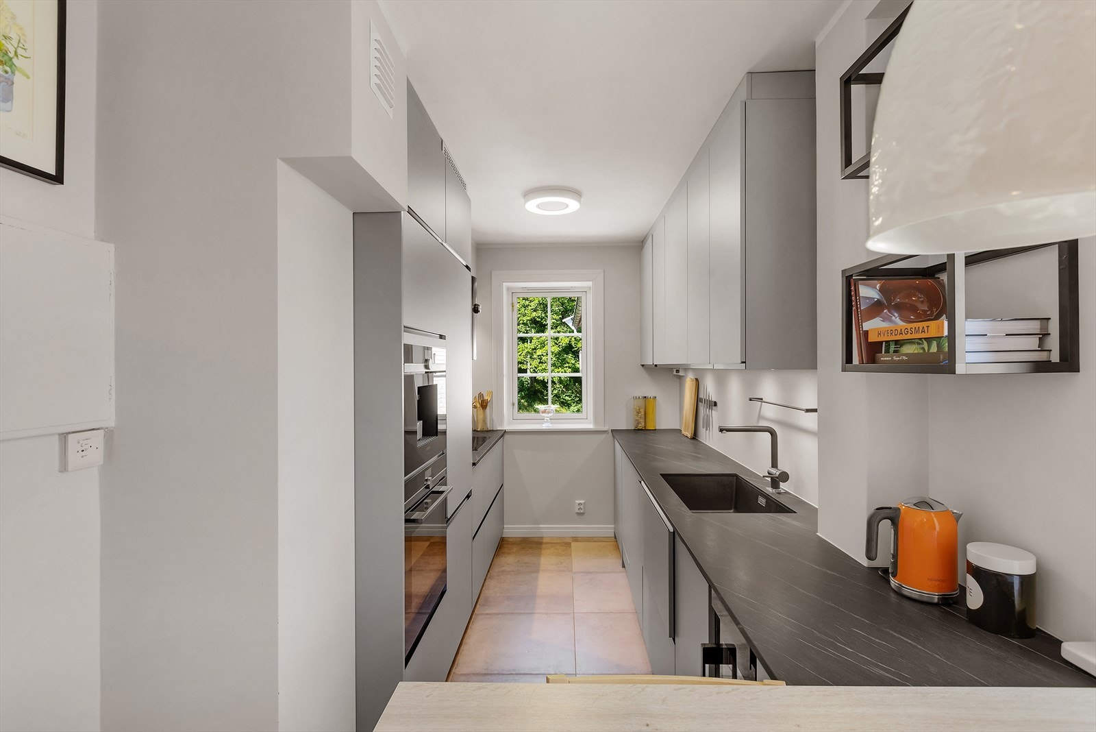 Kjøkkenet ble pusset opp i 2020 og fremstår i god kvalitet. Galleribilde