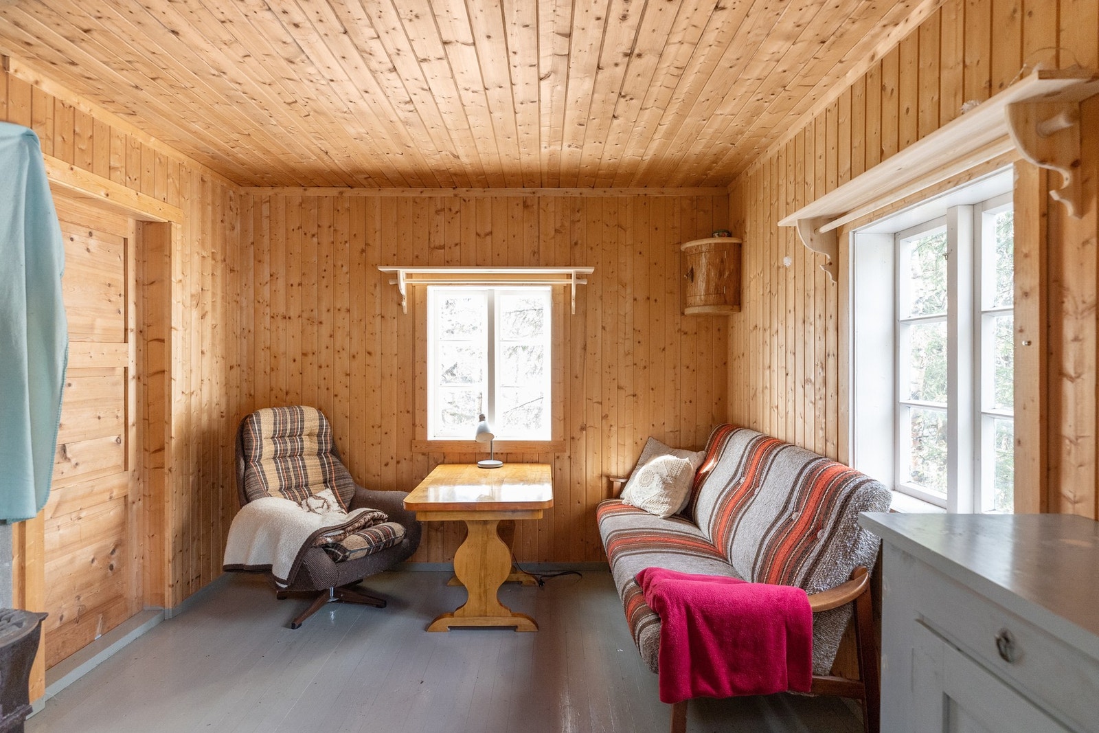 Hytta er delt inn i to rom, definert til "annet rombruk", og fungerer i dag som et populært tilfluktssted for barna - perfekt som lekestue, lesekrok eller et kreativt fristed. Galleribilde