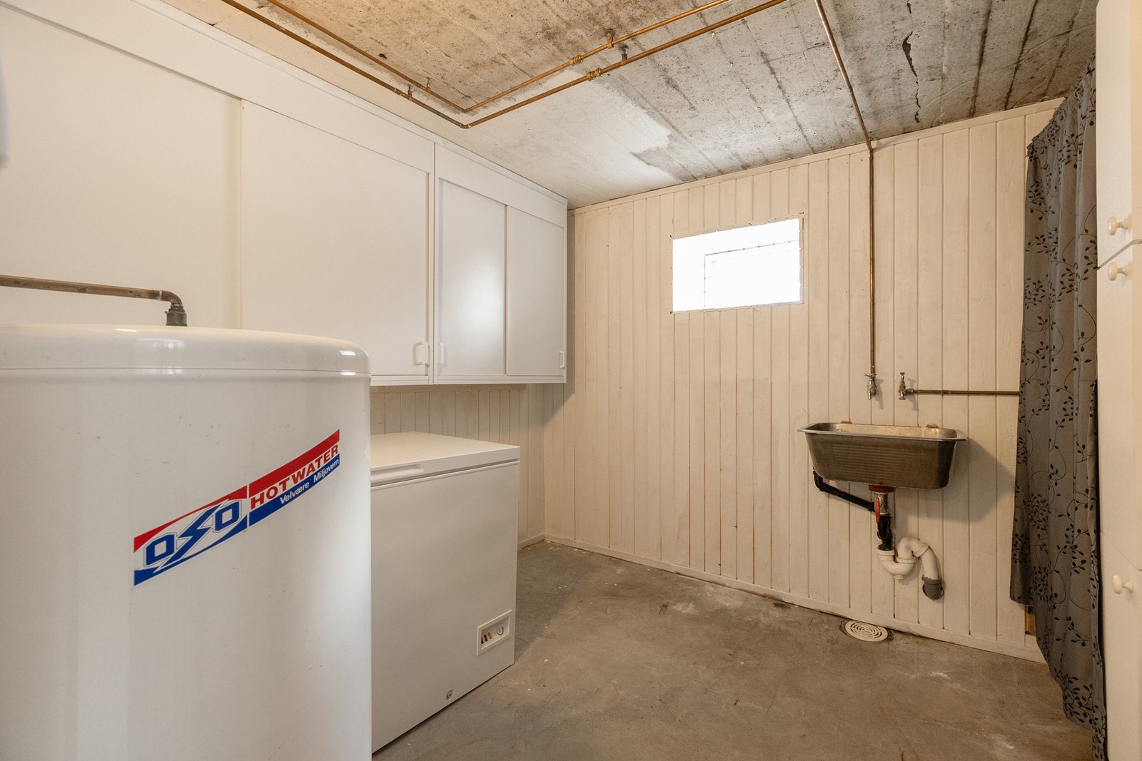 Teknisk rom med utslagsvask. Galleribilde