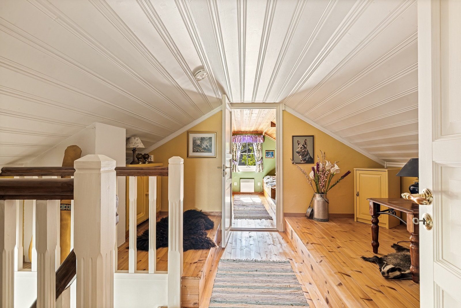 I loftstuen er det plassert TV og sofa. Galleribilde