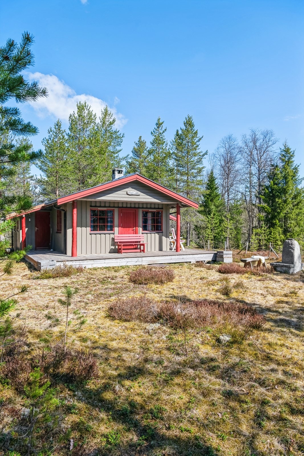 Sammenhengende terrasse langs vest-, syd- og østveggen - Bi-inngang mot øst Galleribilde