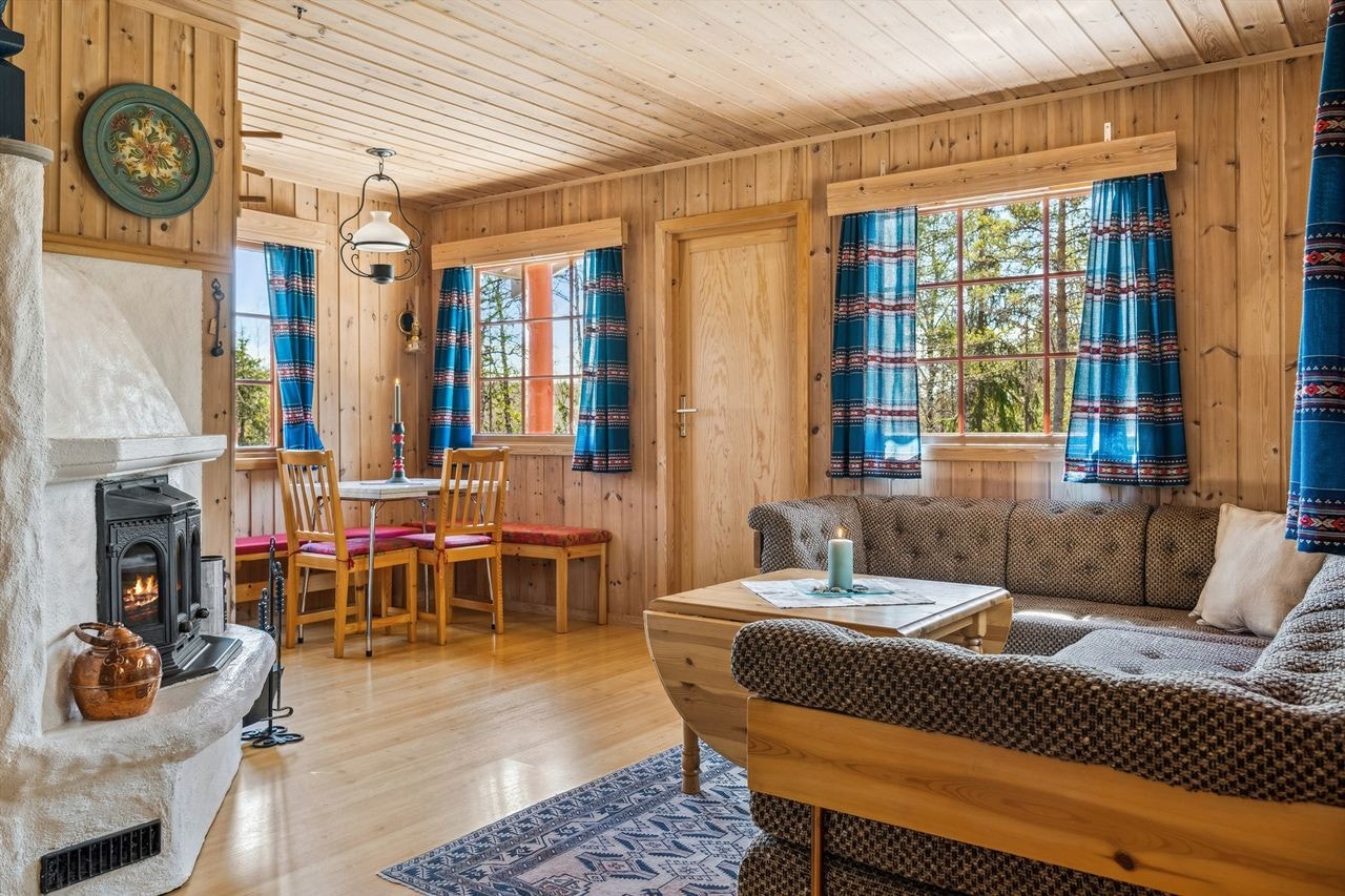 Koselig stue og kjøkken i åpen løsning Galleribilde