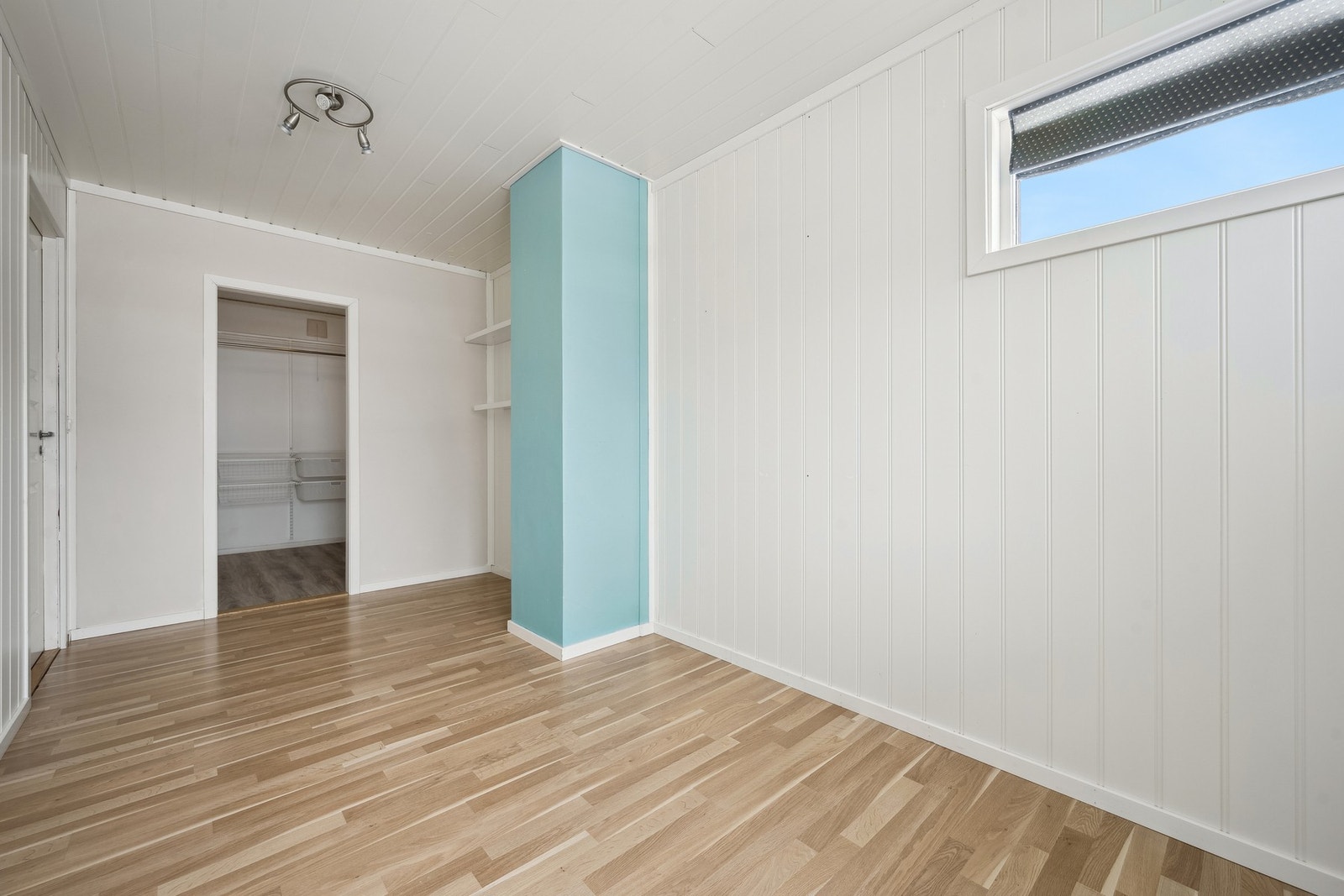 Soverom III har direkte adkomst til garderobe Galleribilde