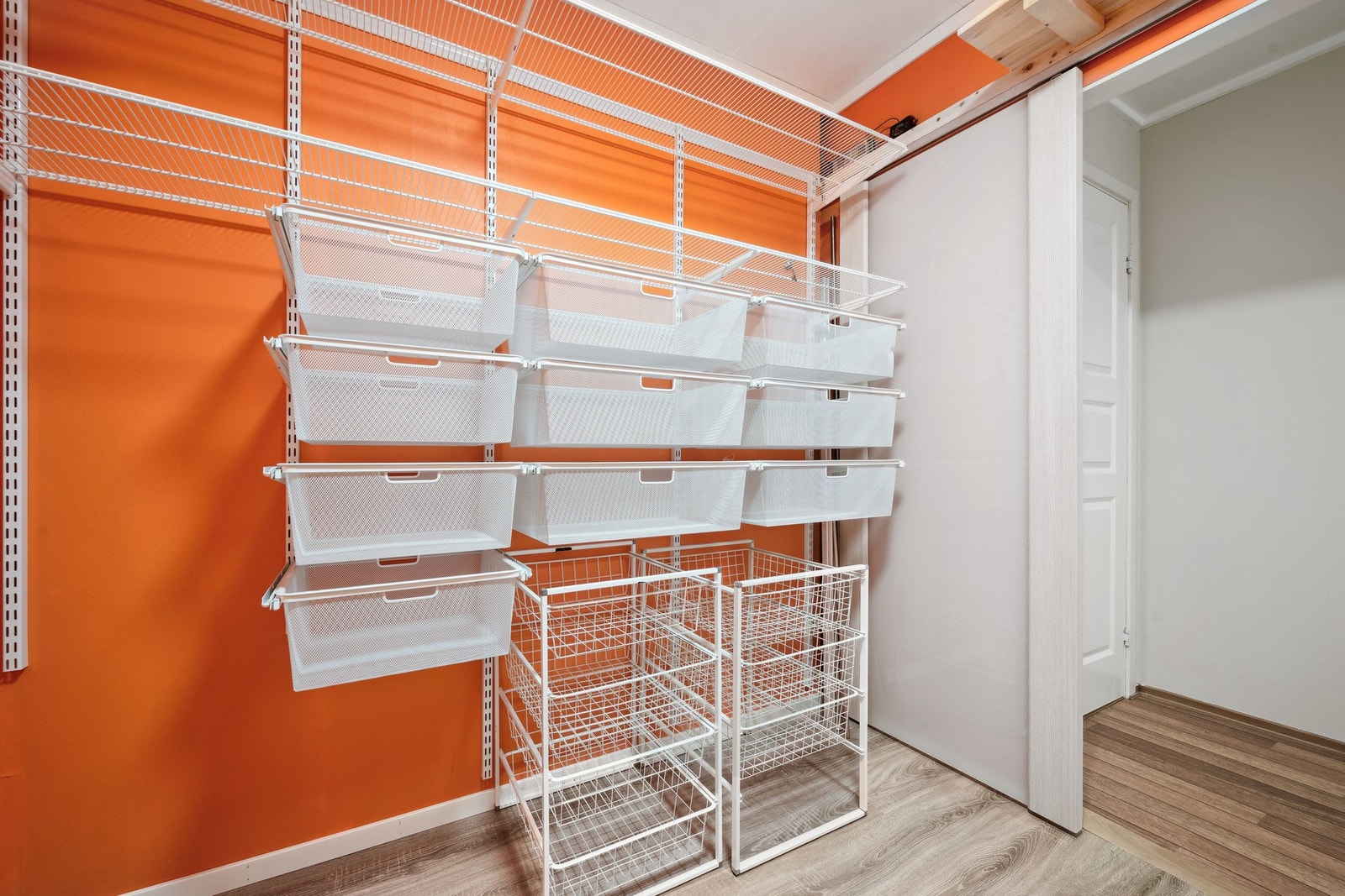 Vis à vis soverom I finner du et garderoberom Galleribilde