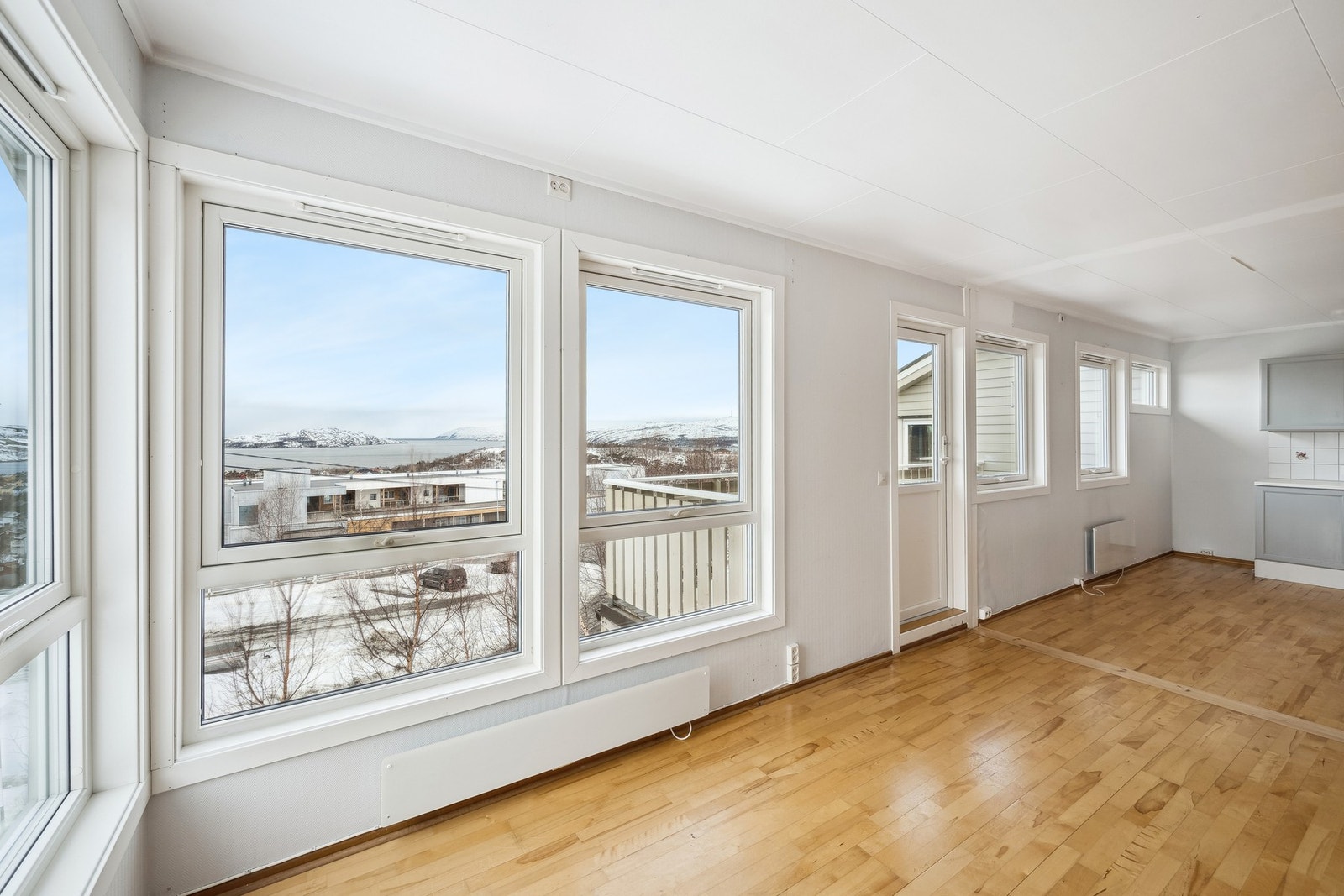 Utsikt over Bøkfjorden fra sofakroken Galleribilde