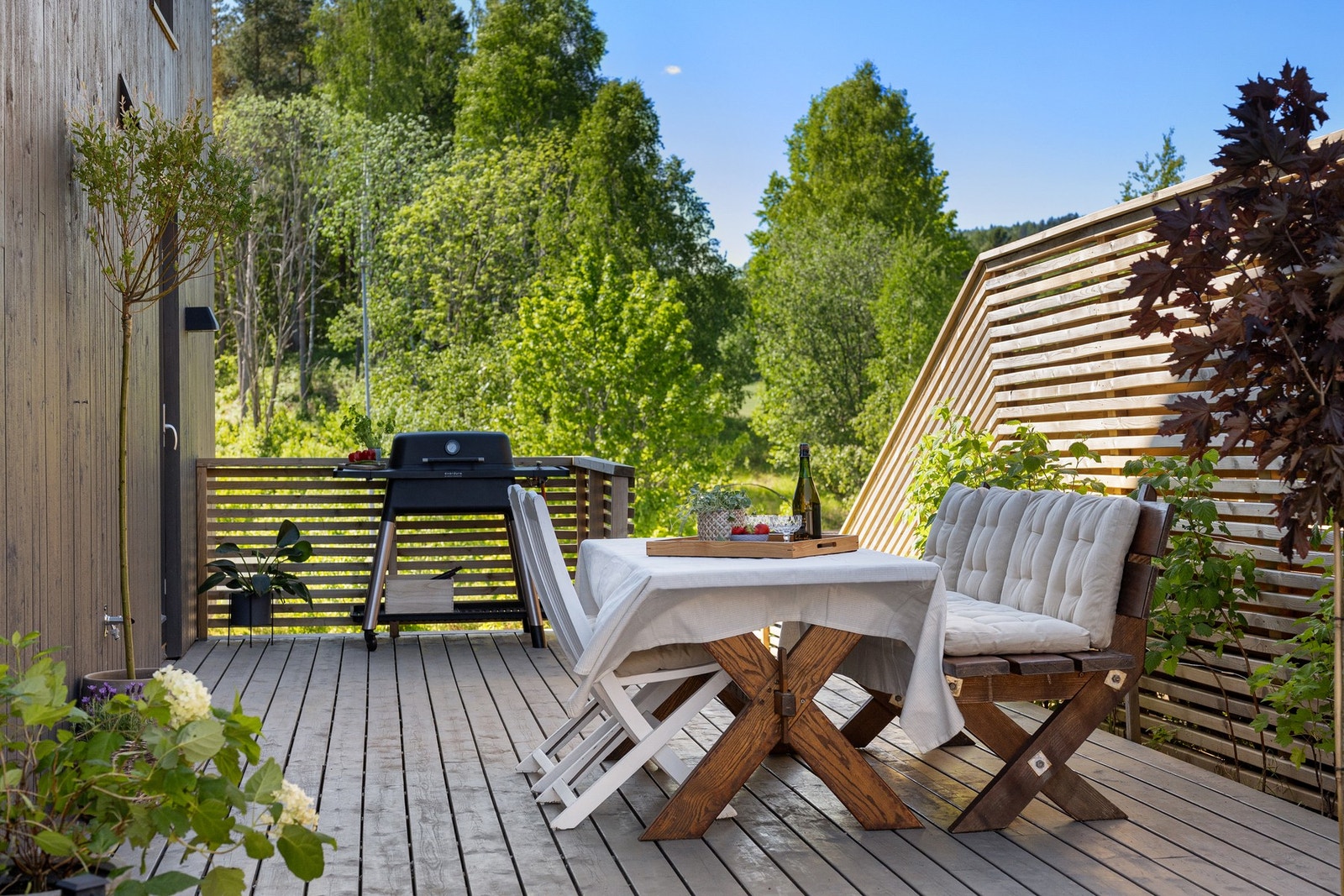Dette blir en flott utvidelse av stuen i sommerhalvåret! Galleribilde