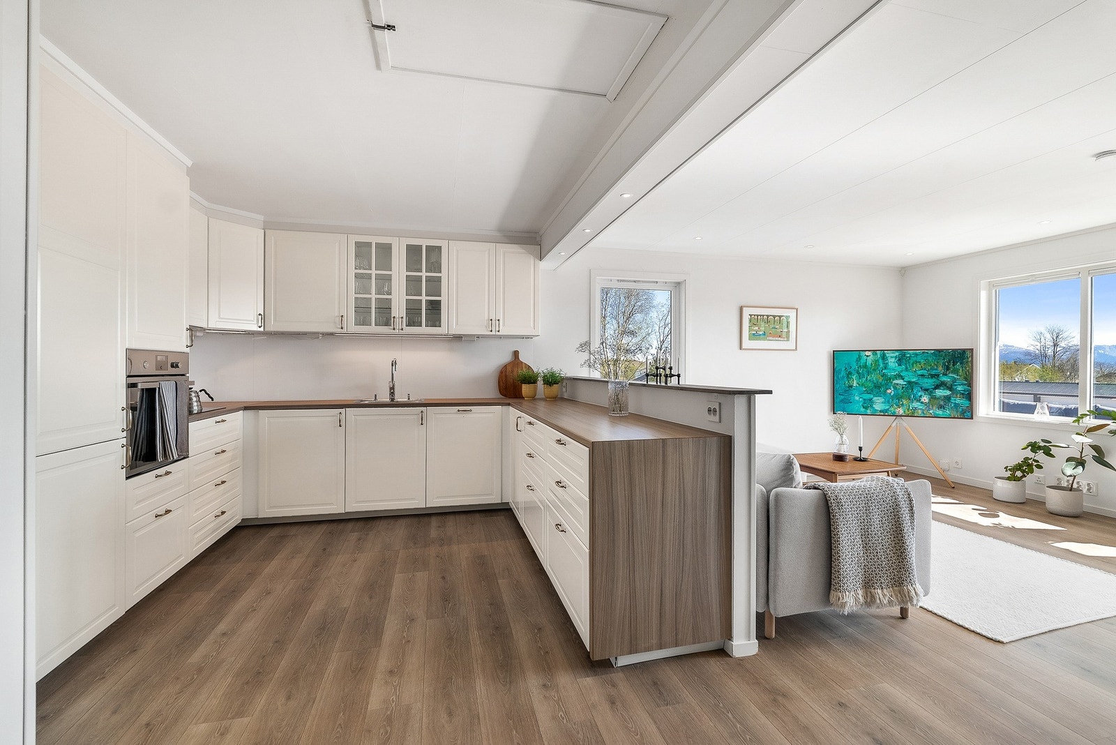 Kjøkkenet ble renovert i 2017 av tidligere eier. Galleribilde