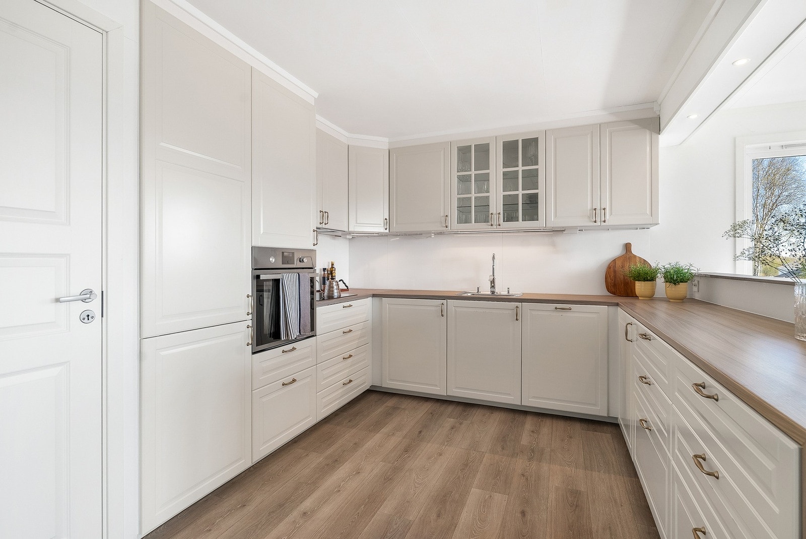 Kjøkkenet er tildelt tilstandsgrad 1 fra takstmannen og fremstår i god stand. Galleribilde