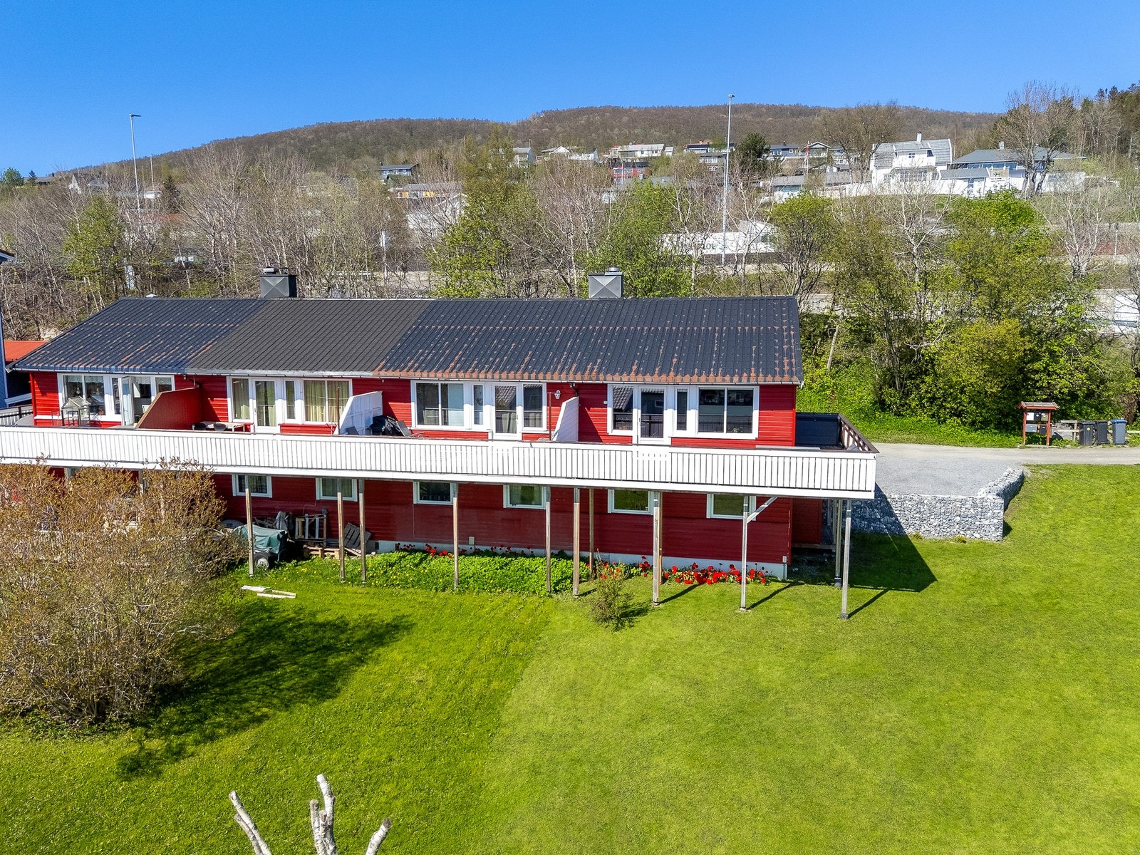 Pipehatt og vedovn ble byttet i 2023 av tidligere eier. Galleribilde