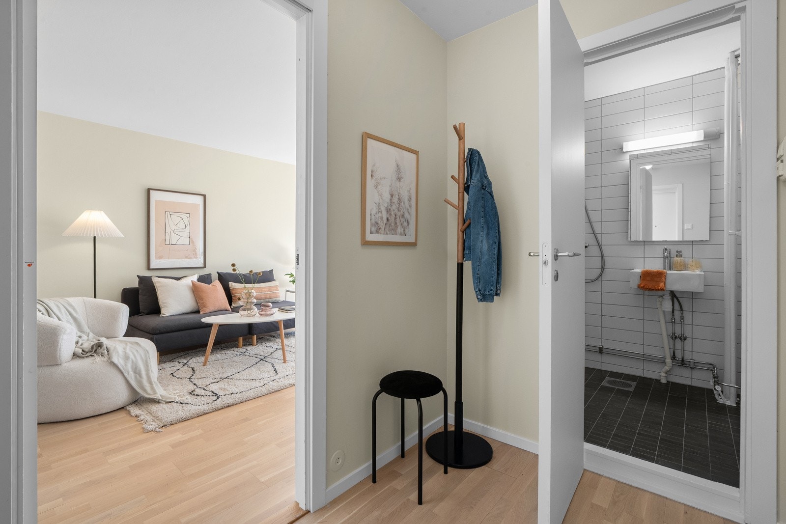 Leiligheten disponerer i tillegg en kjellerbod for ytterligere lagringsplass. Galleribilde