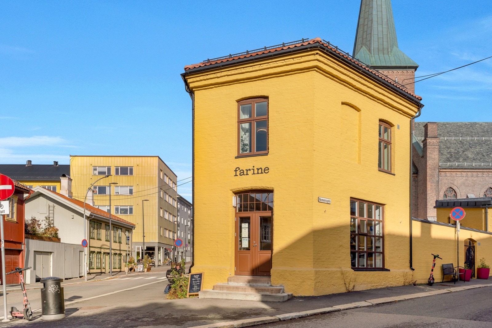 I det ikoniske gule bygget midt på koselige Kampen ligger Farine, en hyggelig kafé, surdeigsbakeri og spiseri. Galleribilde
