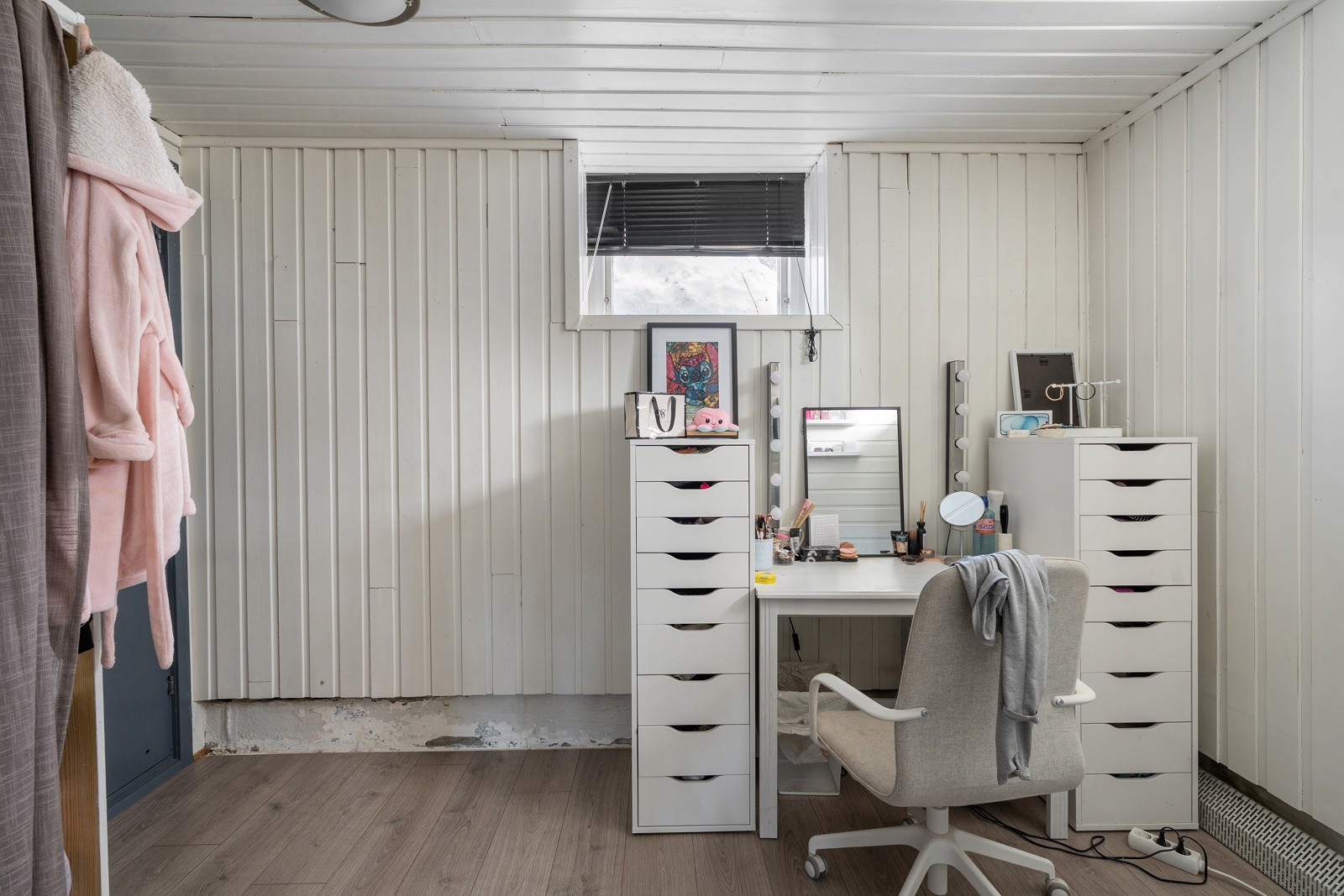 Godt med lagringsplass i underetasjen.