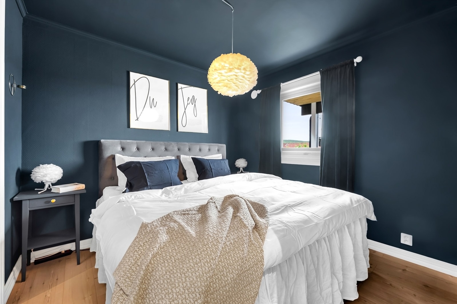 Lekkert hovedsoverom i underetasjen. Galleribilde