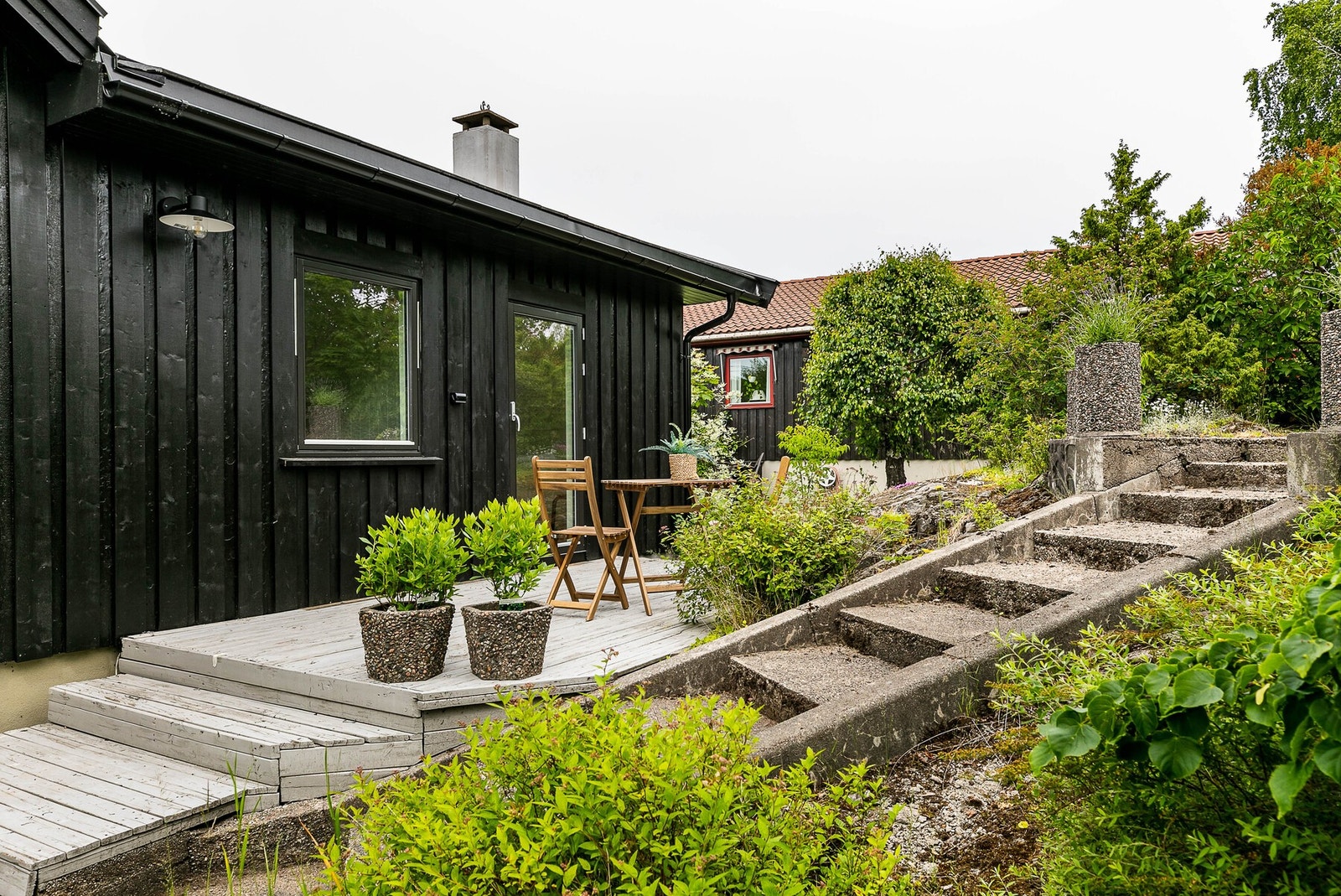 Her kan du nyte morgenkaffen i solveggen. Foto: Børge Oppegård. Galleribilde