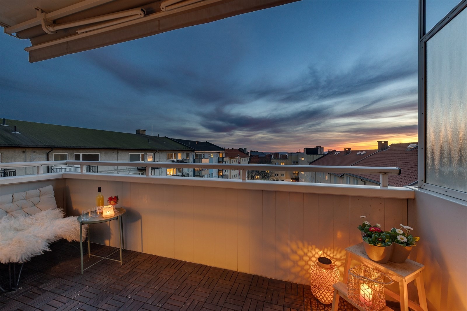 Her ligger alt til rette for å nyte varme og lune sommerkvelder. Galleribilde