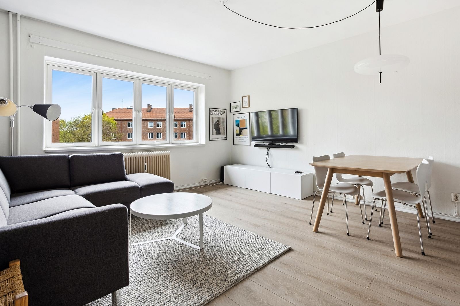 Stue med plass til sofa og spisebord Galleribilde