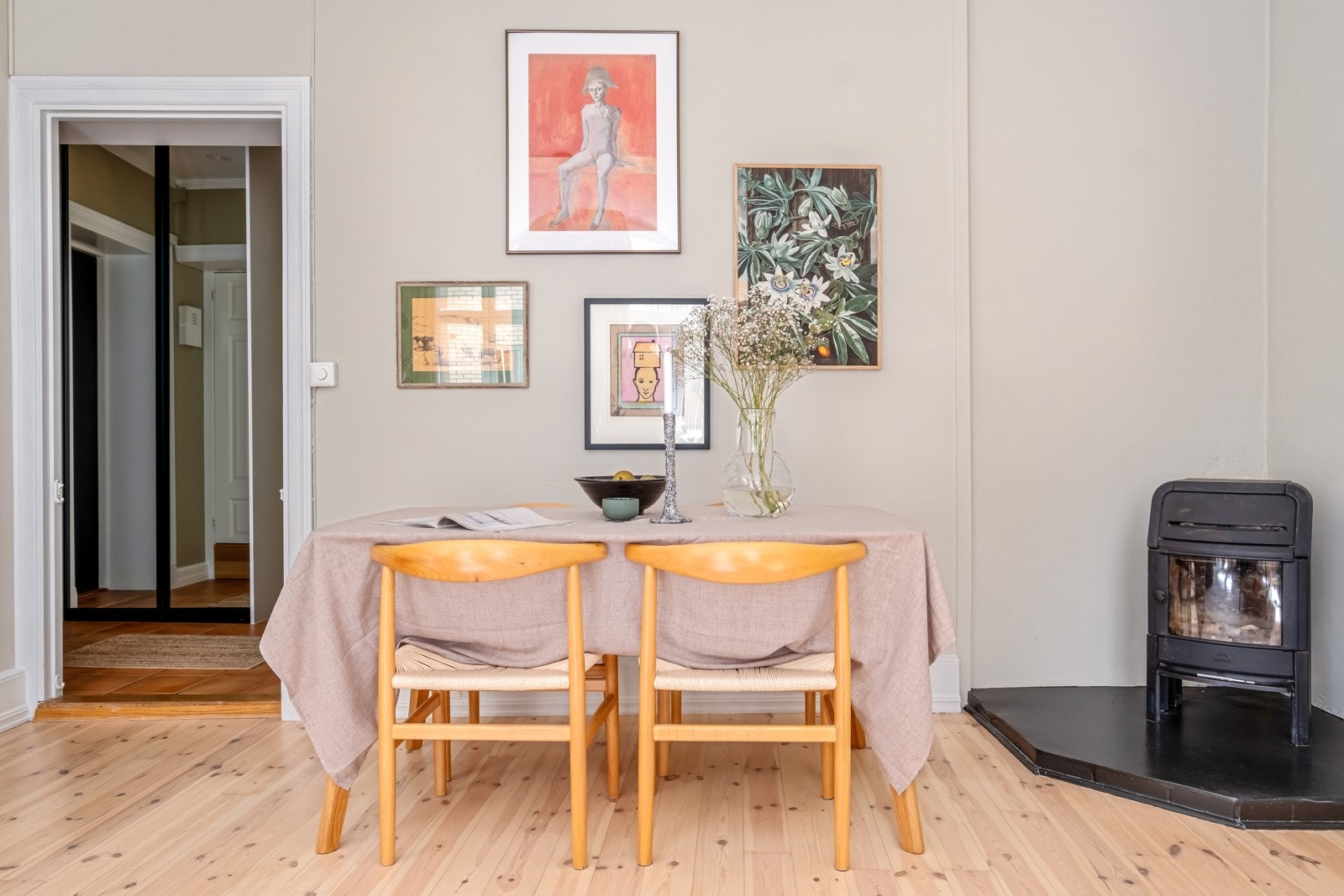 Stuen kan innredes med ulike soner for både egentid og sosialt samvær. Galleribilde