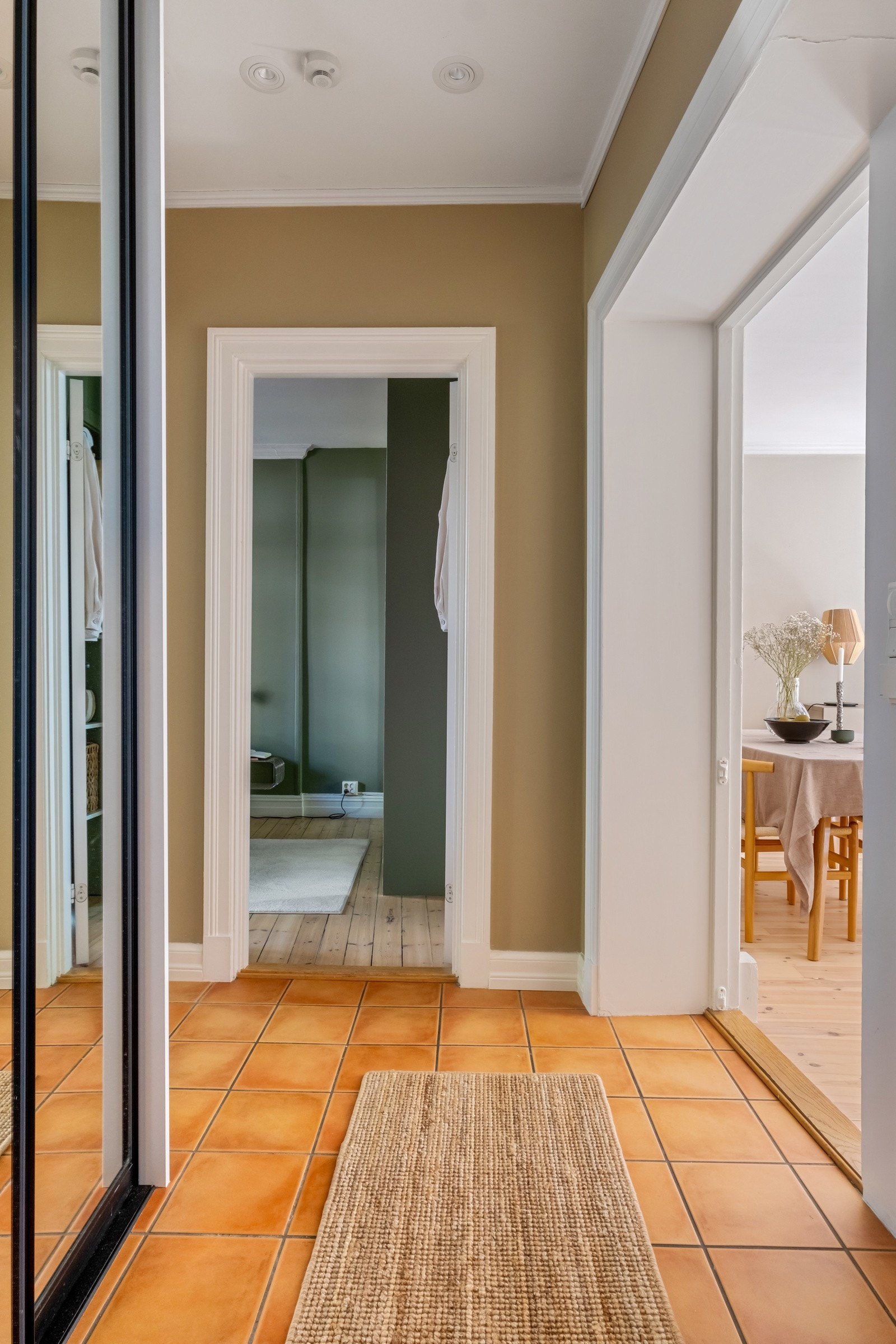 Inngangspartiet er et hyggelig første møte med boligen. Galleribilde