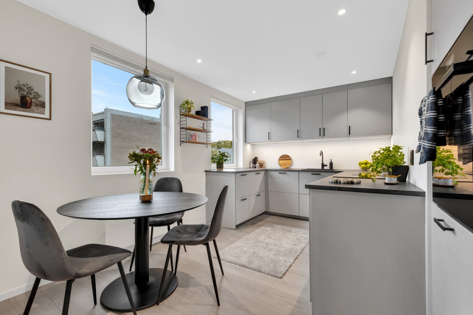 Også her er det dimbare downlights i taket. Galleribilde